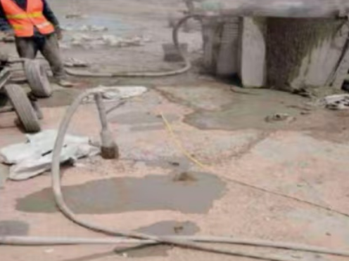 漠河水泥混凝土路面板底注浆技术 路面脱空注浆整治方案