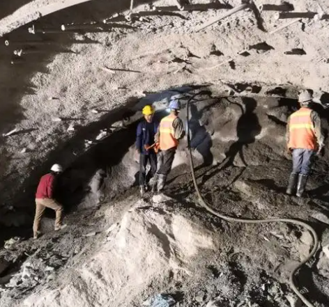 漠河拱顶带模注浆料的施工流程及注意事项